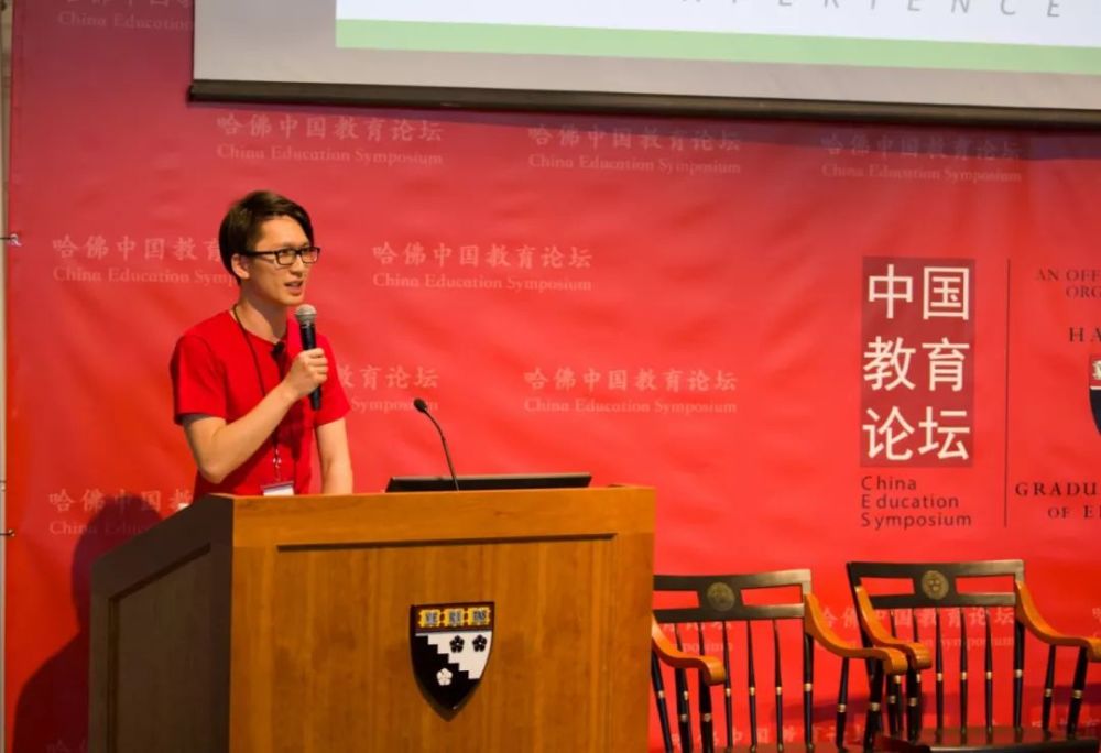 哈佛大学归来的另类老师张逸我的英文名叫peter