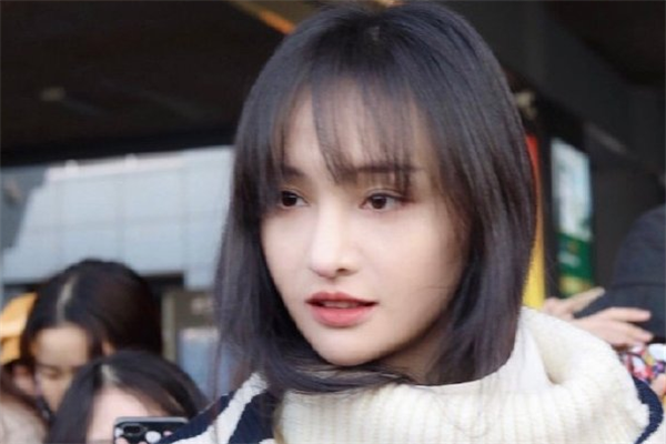 郑爽"伪素颜"化妆过程大公开,妆后秒变贝微微,校花的直视感