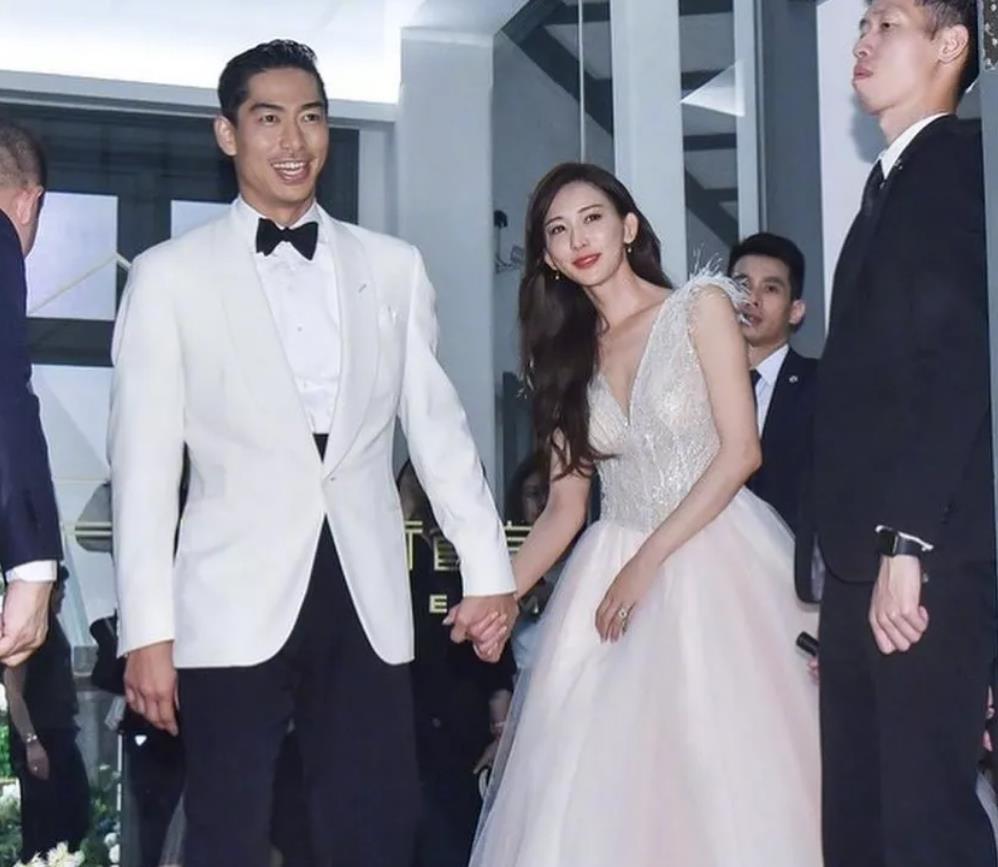 林志玲结婚只有三人祝福被嘲人缘差?