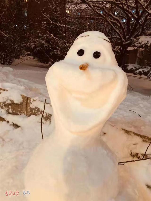 天晴了,雪停了,朋友圈的"堆雪人大赛"又开始了