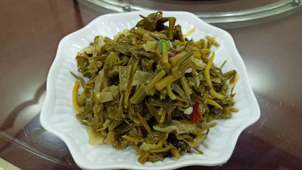 沙盖菜是陕北一道本土特色名菜,爱喝酒的朋友都喜欢点这道菜