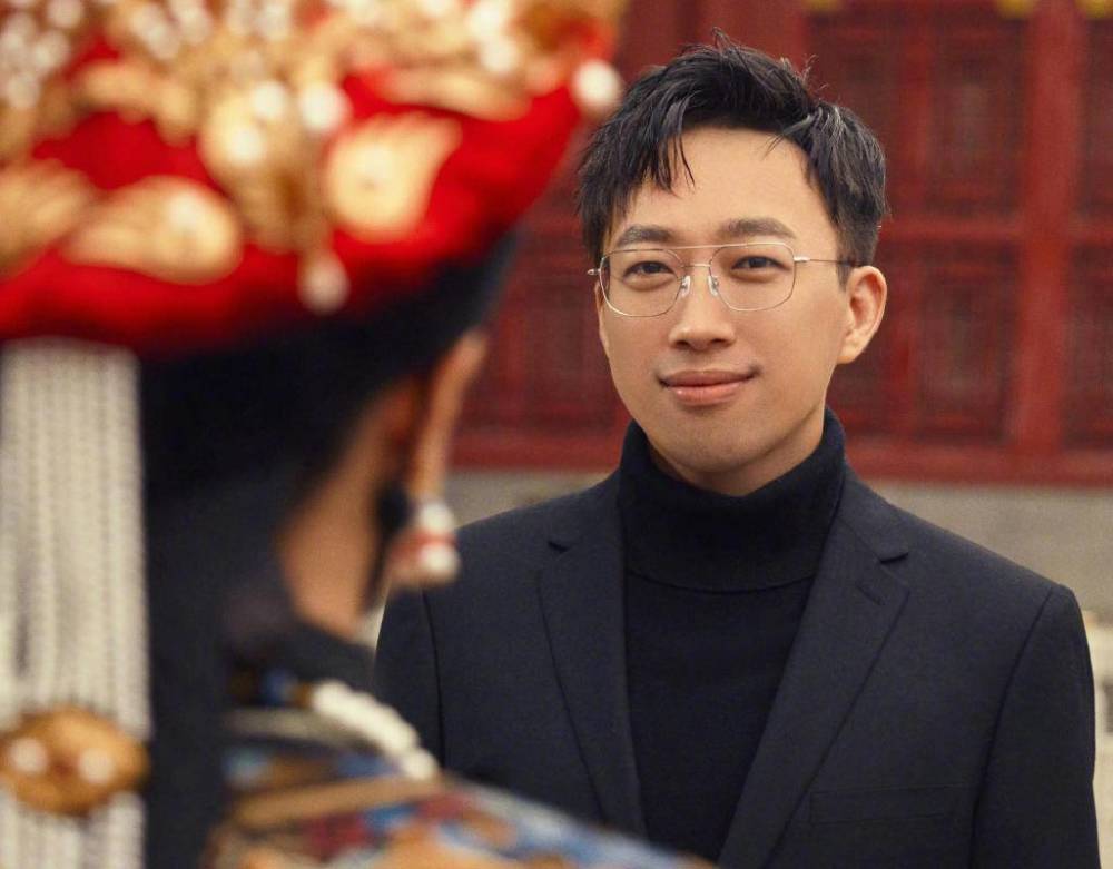 比王一博还惨!白鹿遭人偷拍裙底,于正为保护艺人选择报警
