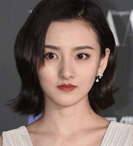 慈善芭莎夜红毯女明星生图,已婚生子团令人惊艳,宋祖儿年轻就是好