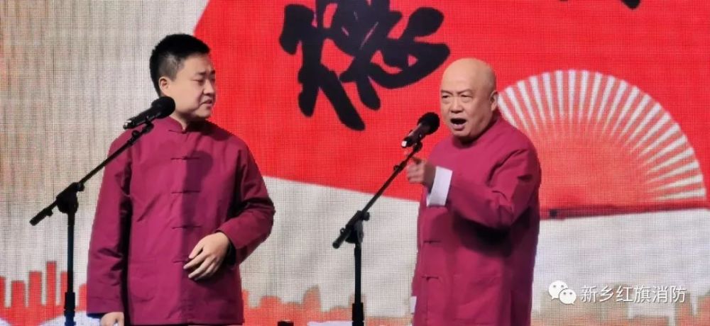 青年演员周天威,史亚新表演相声《巨额来电》 市曲协副主席贾林和搭档