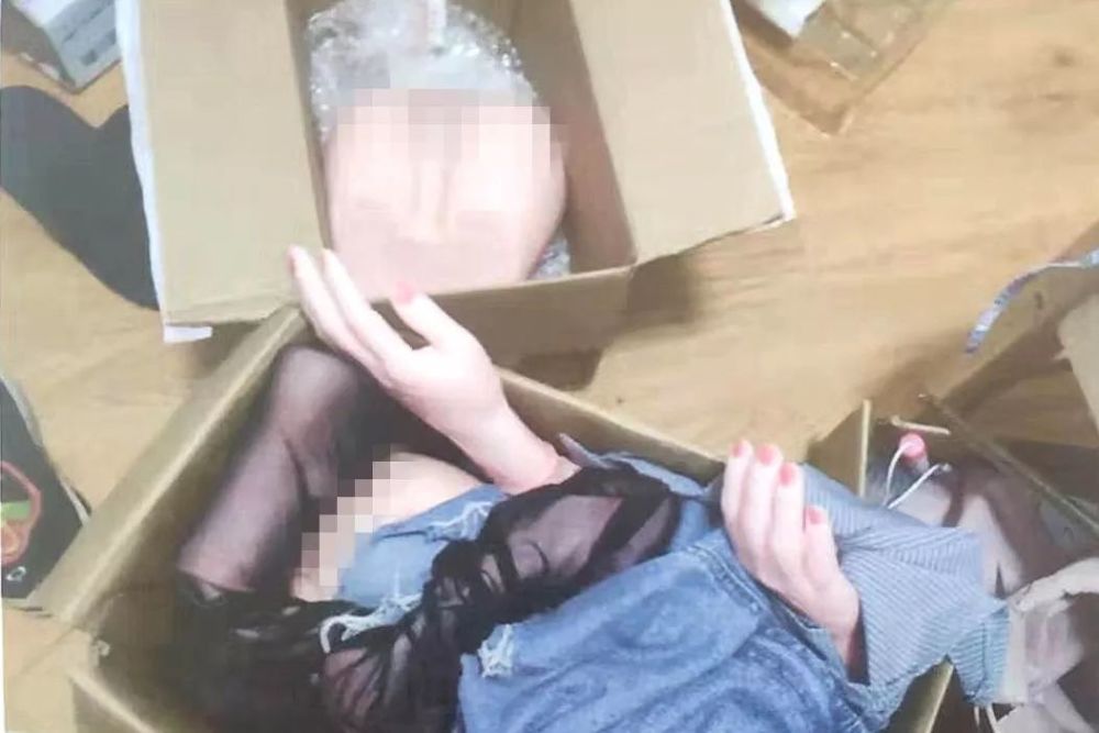 偷合租女孩用过的内衣_闻合租女孩用过的护垫