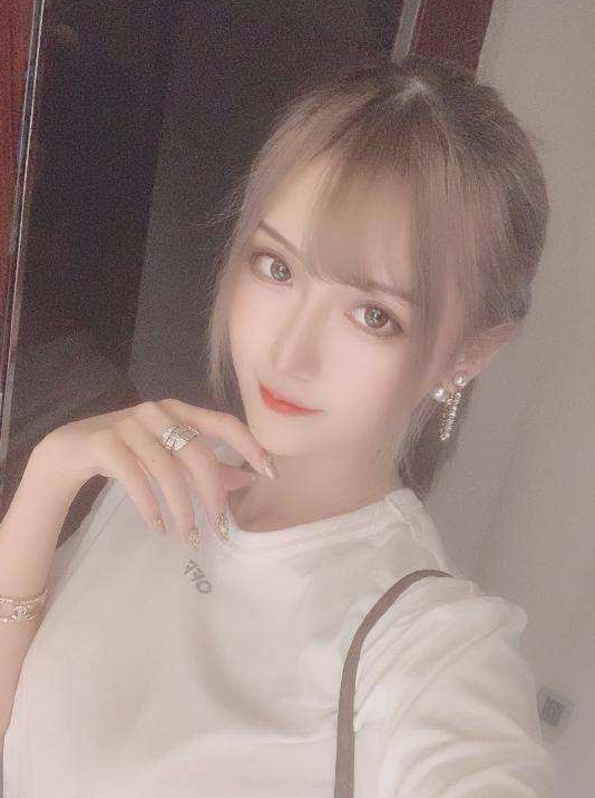 腐团儿是斗鱼二次元板块中知名主播,尤其是在cos这一