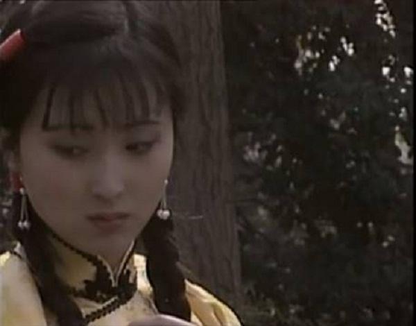 87版《家春秋》陈晓旭饰演的梅表姐,无限娇羞,太美了!