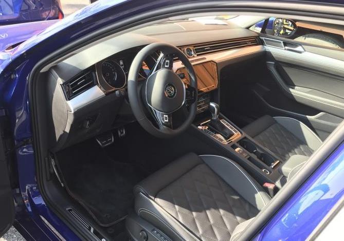 2020款迈腾正式亮相,尾部带字母,档次媲美辉昂,上市没