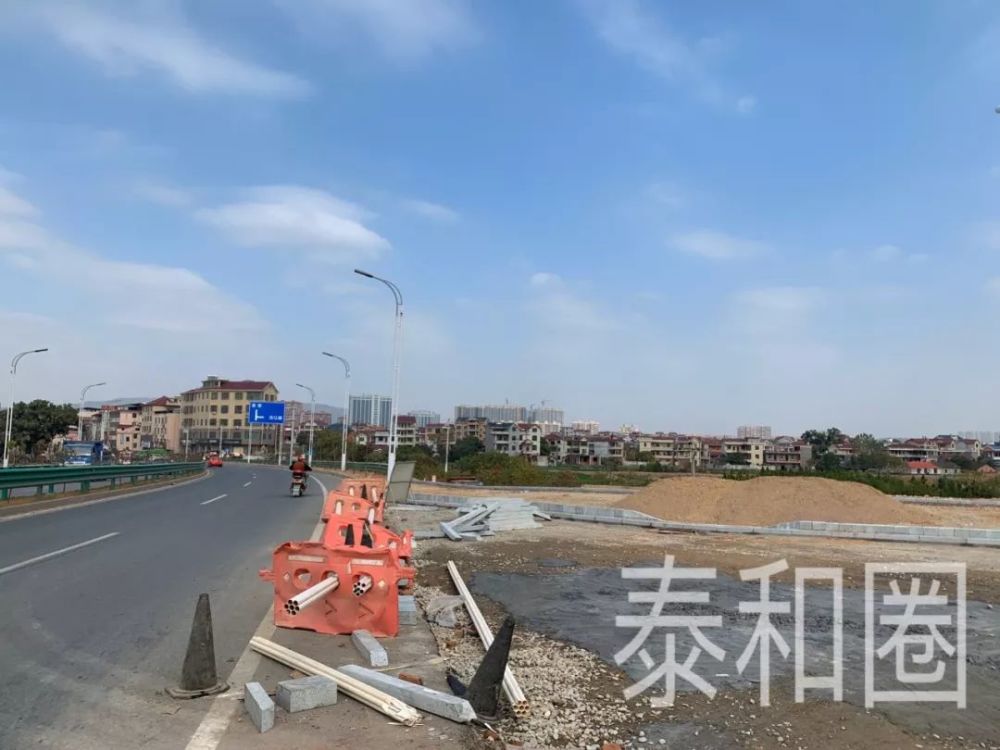 实现通车! 滨江路西延项目是为了缓解泰和大桥交通拥堵规划建设的.