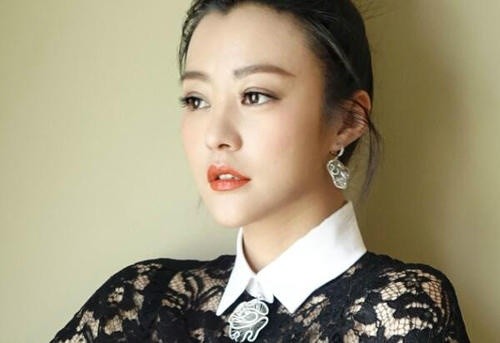 41岁郝蕾刚宣布离婚又被曝光新恋情:强大的女人,不怕没人娶