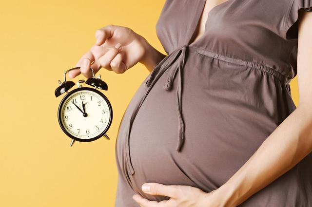 孕妇临产被医院劝回,2小时后在酒店产子,分娩的真正信号有哪些