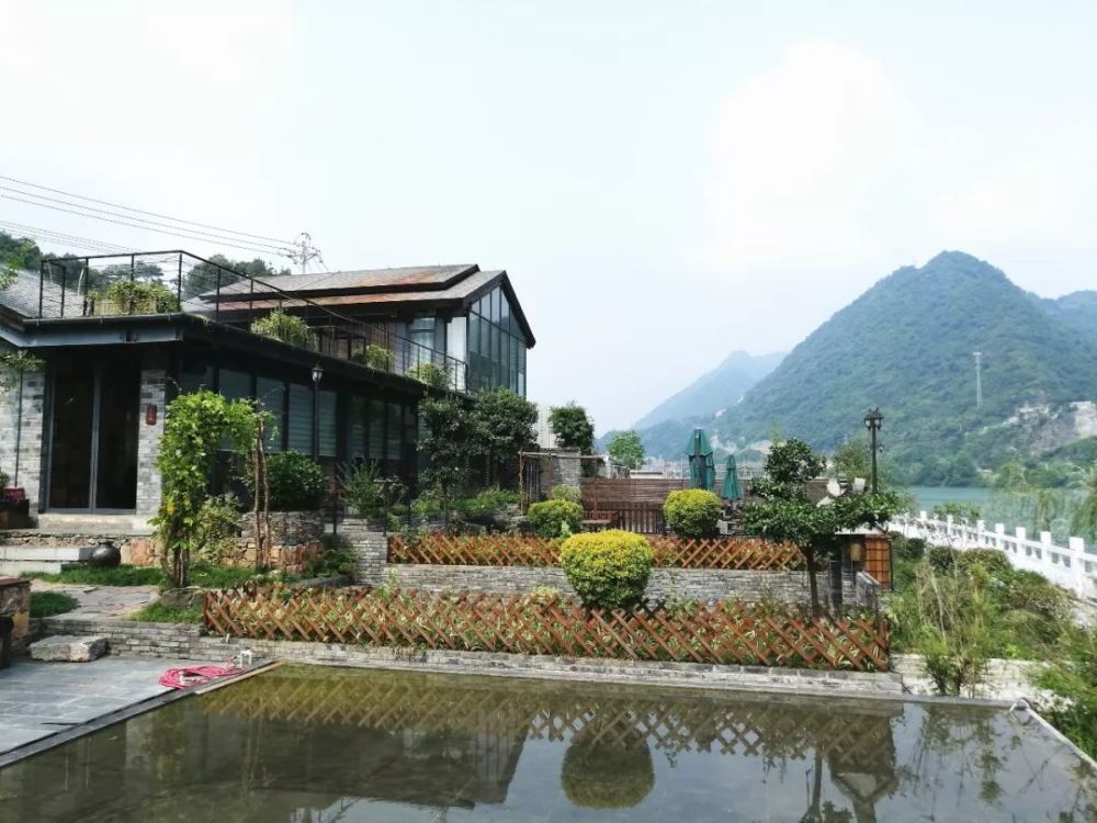 长阳 · 清舍民宿 清舍民宿,是一家非常美的庭院式客栈,藏在清江深处