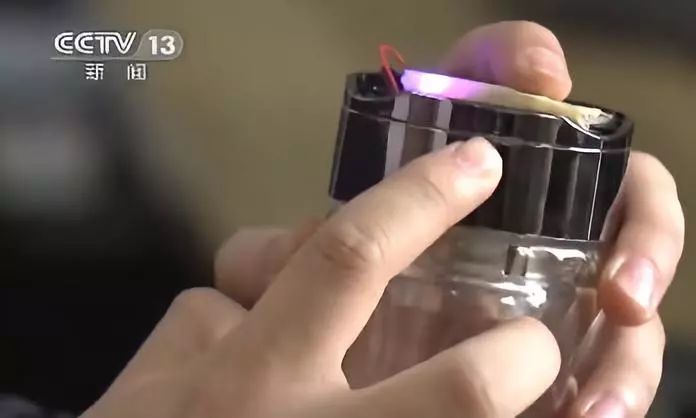 不关电源不打光根本看不见摄像头光闪的电子钟,可正常饮水的偷拍水杯