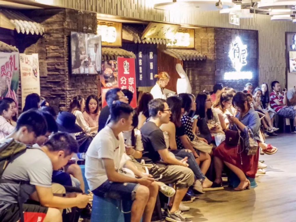 火了,网红饭店排队取号近20000人!