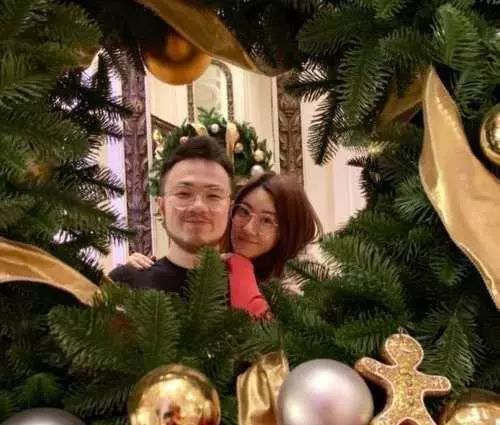 英达两个儿子近照差距大,巴图颇有父亲当年风范,英如镝越长越帅