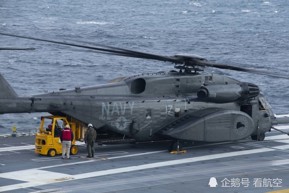 mh-53e直升机航母甲板起飞 海上例行训练开始