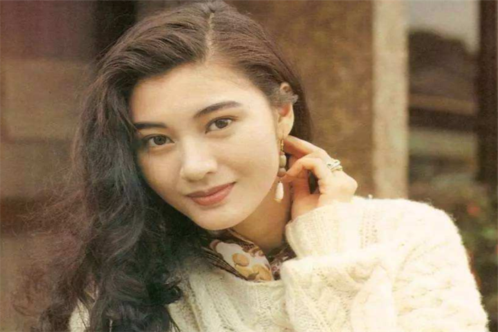 李嘉欣年轻时有多美?被称全港富太的"公敌",港媒赞其
