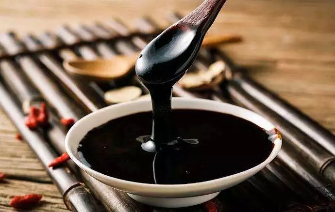 膏方,又称膏剂,全名为煎膏剂,是中药常用剂型之一.