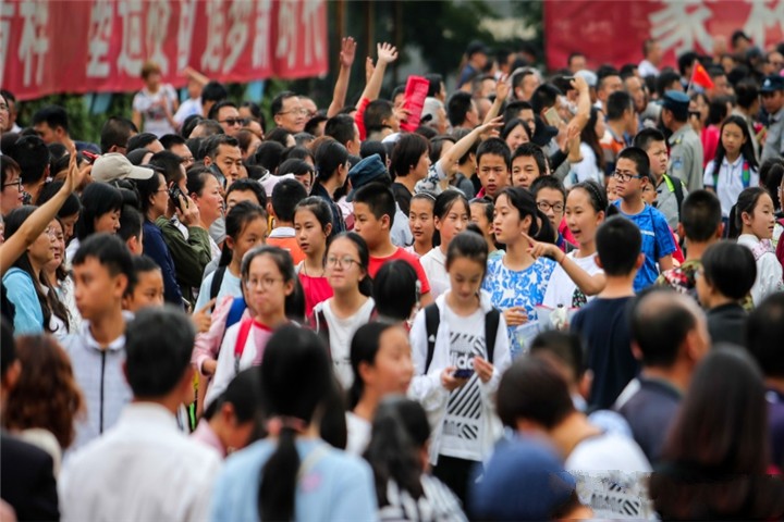 漯河市人口流失严重吗_严重驼背图片(3)