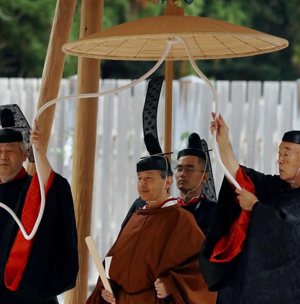 日本德仁天皇抵达神社向众神报告:我已完成最后的登基仪式