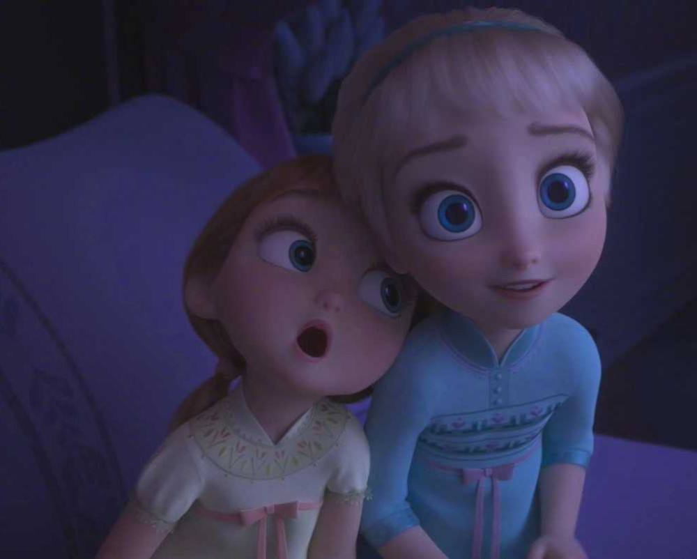《冰雪奇缘2》中,在艾莎和安娜小时候,父亲给她们讲了一个古老的故事