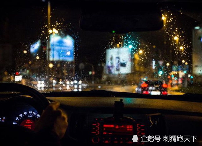 开了几年车才知道,车窗起雾不用"吹暖风",这一招简单实用!