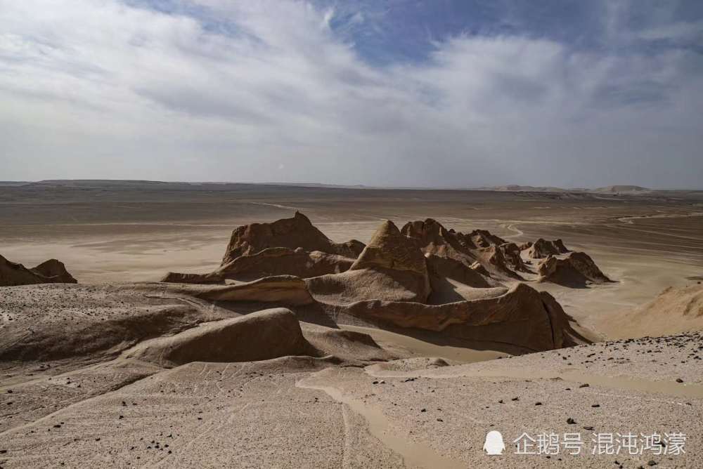 沙漠地貌风景照片