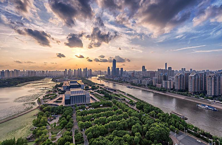 南京和杭州旅游gdp_南京GDP首次进入 全国十强 ,挤掉天津,将来会不会超过杭州(2)