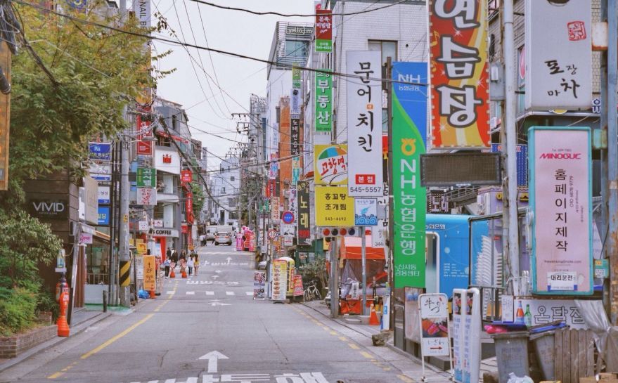 清潭洞位于韩国首尔特别市江南区,韩国著名的商业中心,也是首尔著名
