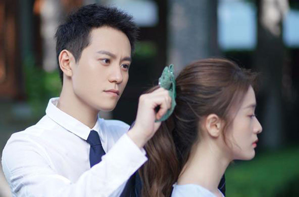 再看《泡沫之夏》,洛熙的人设崩塌了