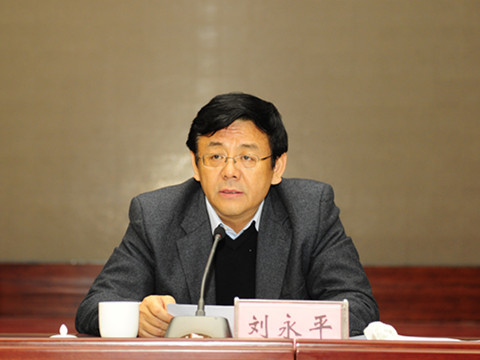 他们是吕梁市人大常委会原副主任郭颖,吕梁原副市长李润林,吕梁市政协