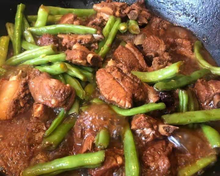 排骨炖豆角,天冷不妨喝一碗,荤素搭配有营养,关键还暖身