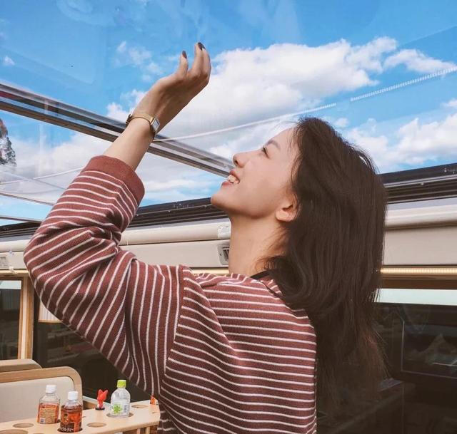 治愈系·唯美女生头像:当爱你已成为你的负担,那么我