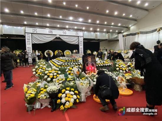 今天上午9点,成都知名文化学者流沙河的告别仪式在成都东郊殡仪馆举行