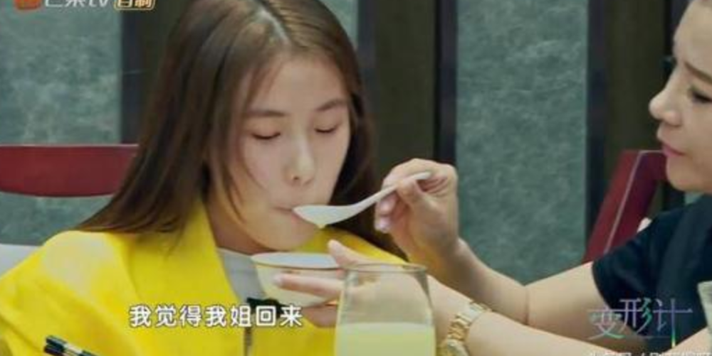 《变形记》"巨婴女孩"刘思琦,出门需要保镖护送,如今却明星范十足!