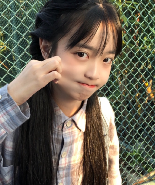小清新长发少女头像,乖巧又可爱,彰显无限迷人魅力