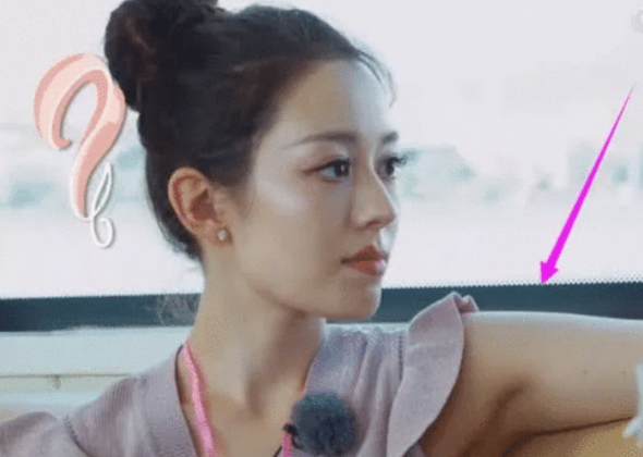 有种完美叫吉娜的"珍珠腋窝",挑战紧身无袖衣,25的样子绝了