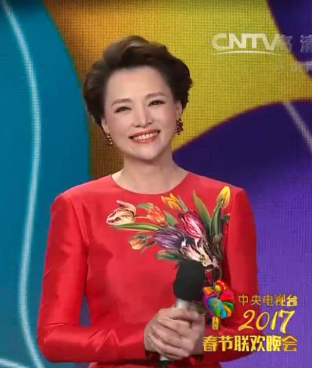 董卿姐姐的口红色号火爆春晚,像刘涛蒋欣韩雪