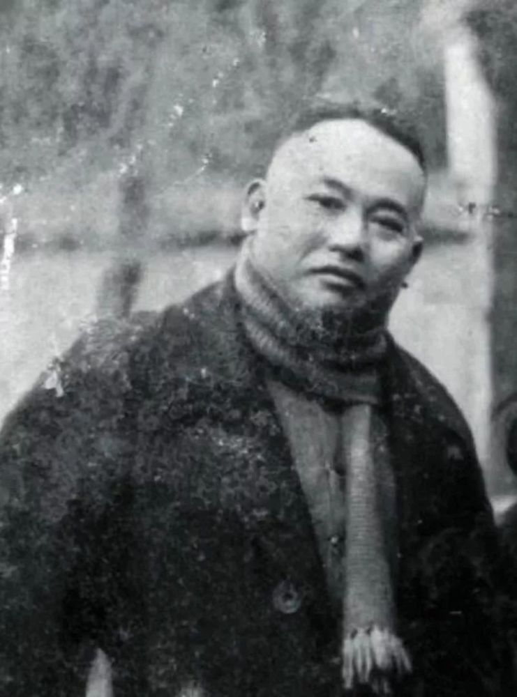 他是徐元白古琴弟子,也曾向吴景略学琴,在1956年的全国古琴普查中录有