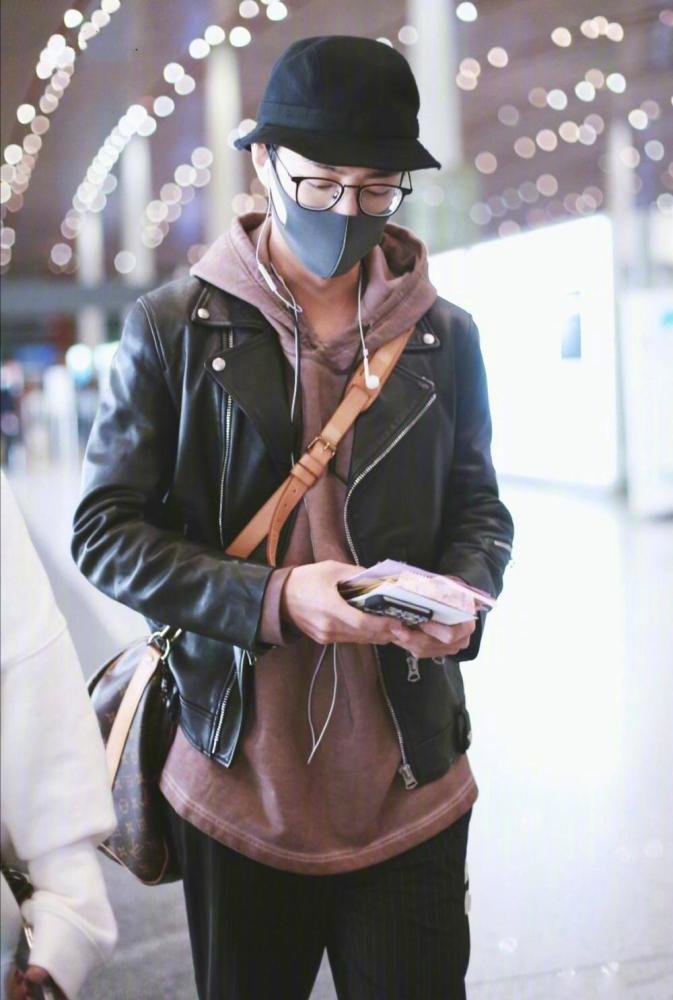 肖战穿西装展现男模身材,私服直接暴露超高衣品,堪比时尚博主