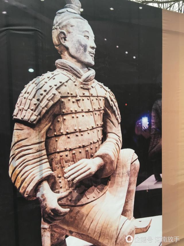 洛阳庙会惊现山寨兵马俑 造型雷人