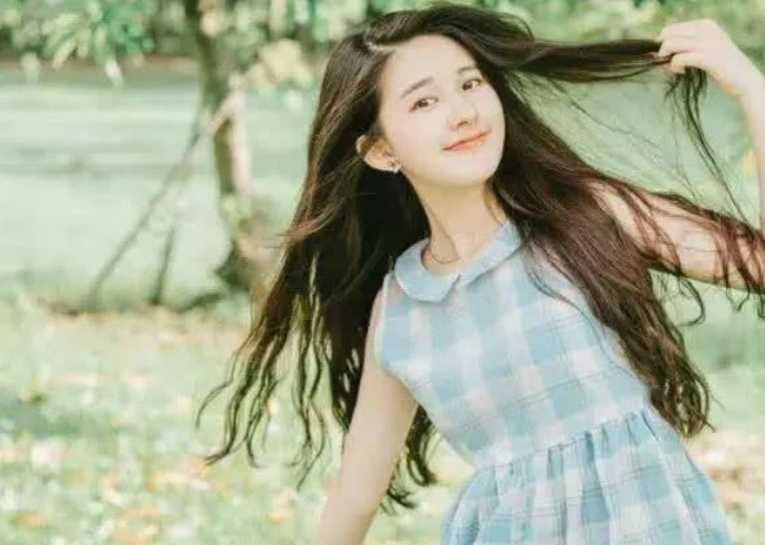 14岁时因一张自拍照被封为"国民初恋",火遍全网,现成网剧女主