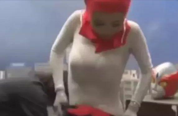 女奥特曼皮套下还得穿啥?看到换衣照后,怪不得无人应聘!