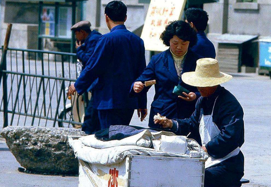 "已停产"5种童年冰棍,全吃过的叫"阿姨",吃4个"脱单"了!