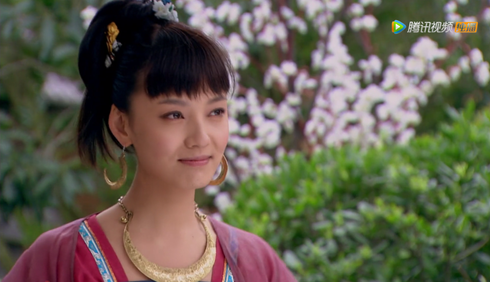 有没有觉得现在的古装剧太节俭了？许多女演员的头上几乎零发饰