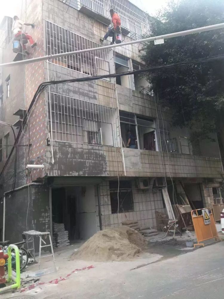 混乱的城中村公寓,绑架年轻人的精致穷