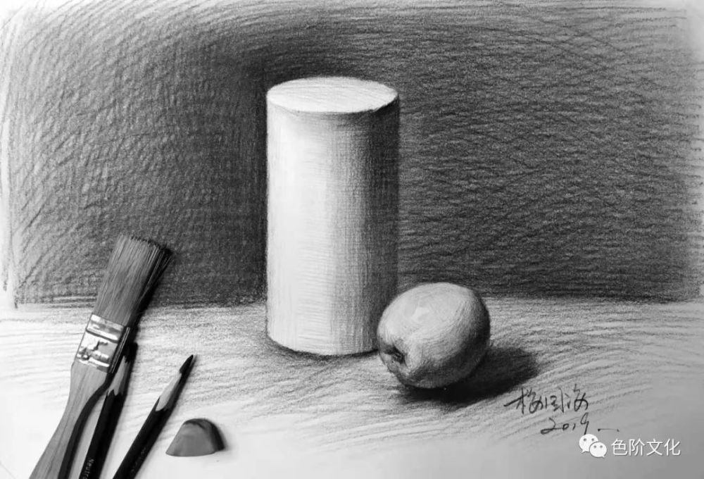 素描课堂-圆柱和橙子的组合光影静物素描