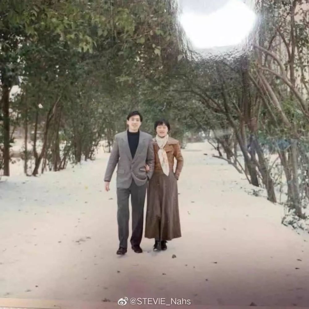 图:网友晒出爸妈年轻时的照片,啊啊啊颜值也太高了吧!