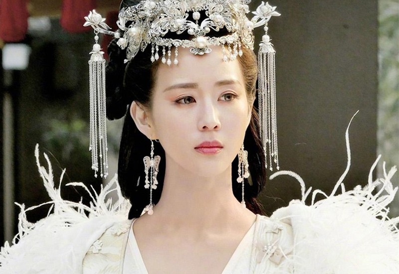 电视剧里女星穿"冰雪装",杨幂仙气,杨紫惊艳,最美的她