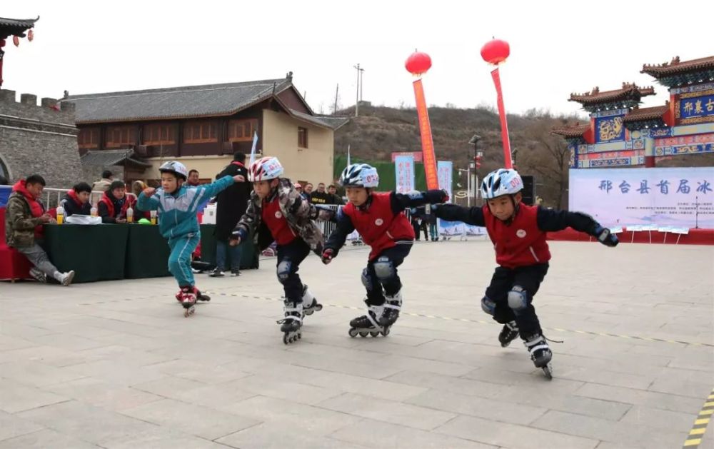 运动会在邢襄古镇隆重开幕,来自全县20多所中小学校,红绣球轮滑俱乐部